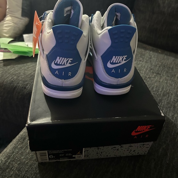 Nike Kids' Air Jordan 4 Retro - White and Blue - Picture 3 of 7